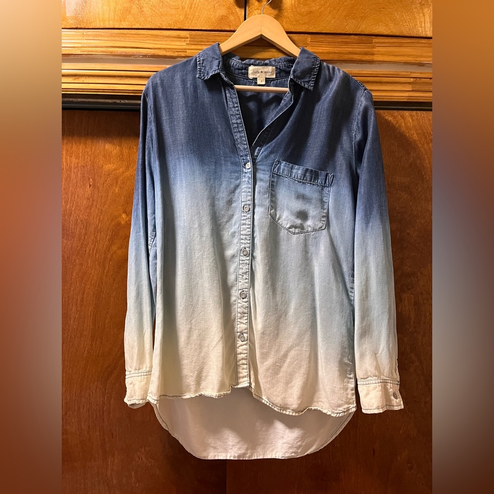 Cloth & Stone long sleeve button up ombré denim like top